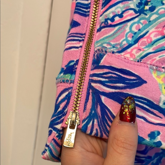 EUC Lilly Pulitzer Luxletic Beach Comber Pullover in Just a Lil Jelly - Picture 5 of 6